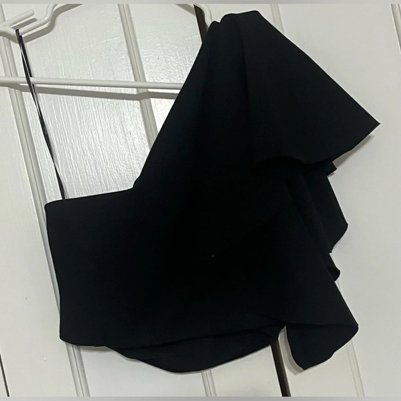 ELLIATT Komodo one shoulder crop top in black - Picture 6 of 7